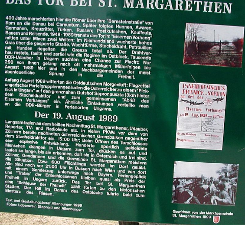 Erinnerungstafel am Tor bei St. Margarethen. ...