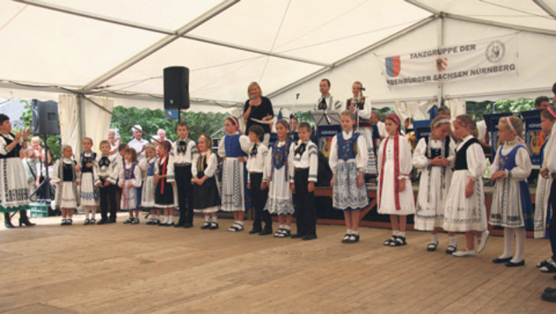 Die Kindertanzgruppe Nrnberg beim Sommerfest am ...