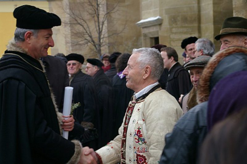 Bischof Reinhart Guib (in der linken Hand die ...