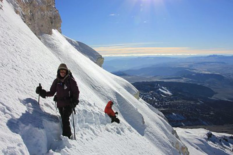 Dagmar Gtz beim Aufstieg auf den Berg Ampato ...