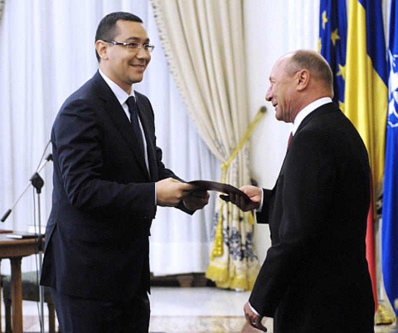 Der neue Ministerprsident Victor Ponta (links) ...