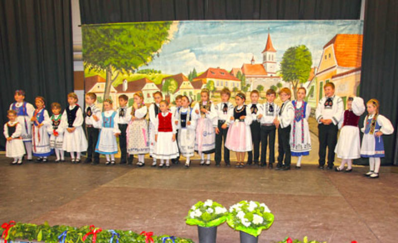 Kindertanzgruppe Augsburg an der Jubilumsfeier. ...