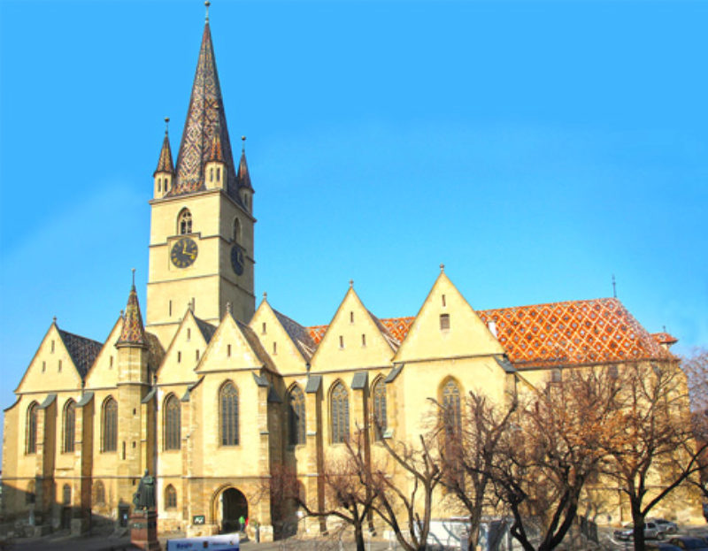 Sdfassade der evangelischen Stadtpfarrkirche ...