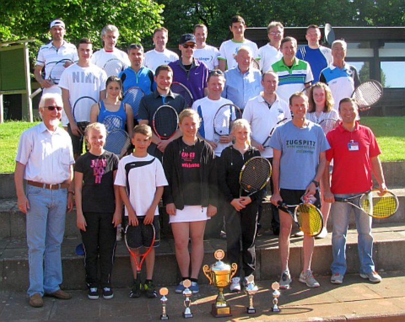 Die Teilnehmer des Tennisturniers 2014 in ...