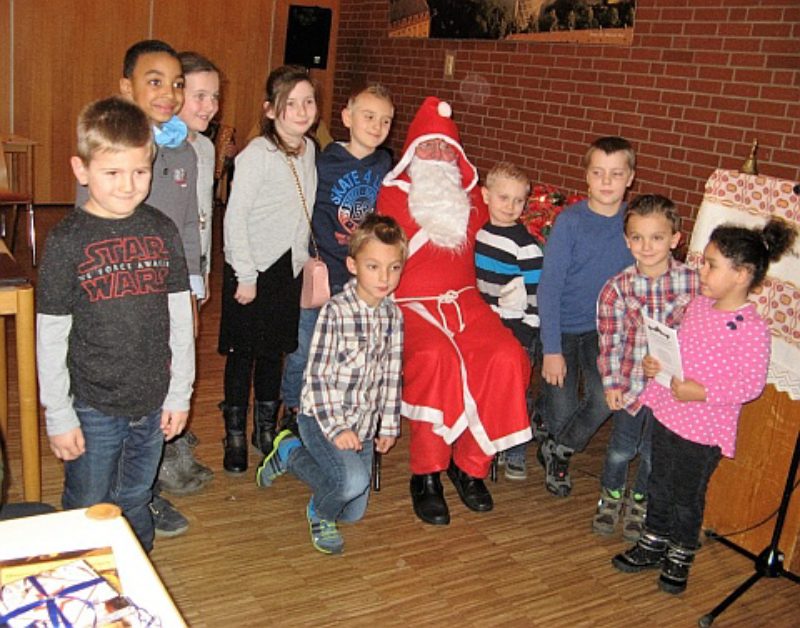 Der Nikolaus erfreute die Kinder in Schweinfurt. ...