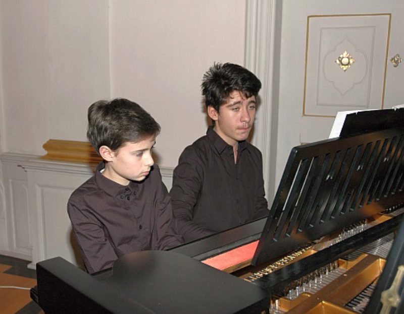 Die jungen Solisten Luka Bilbija und Stylianos ...