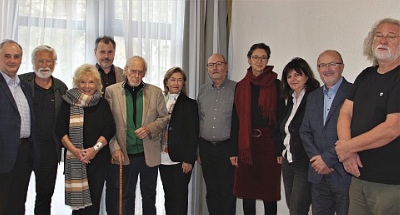Gruppenfoto der Autoren und Autorinnen aus ...