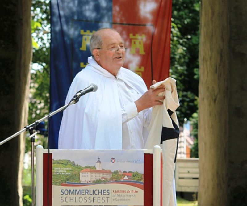 Der Schlossherr Prof. Dr. Konrad Gndisch ...