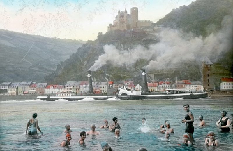 Bad im Rhein auf der Klnfahrt von 1928. Hinten ...