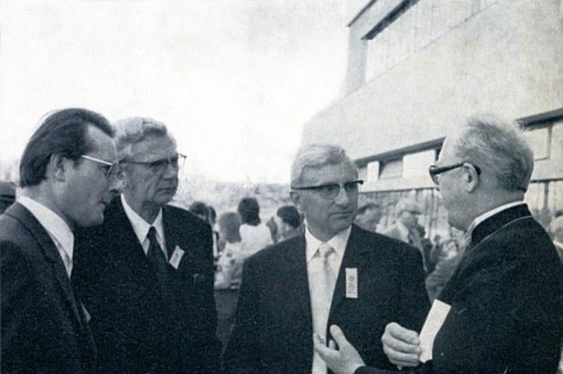 
Dieter Knall (zweiter von rechts) mit ...