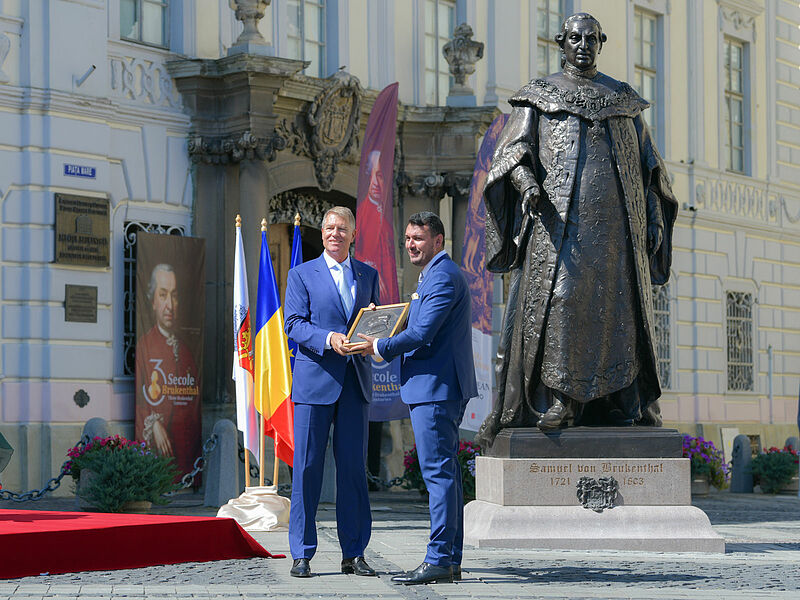 Staatsprsident Klaus Johannis (links) und Dr. ...