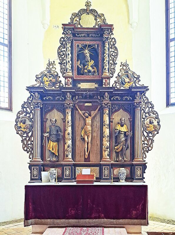 Blick auf den Altar der evangelischen Kirche in ...