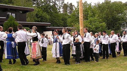 Aufmarsch der Trachtentrger beim ersten Kronenfest in Bblingen. Foto: Jan Kijek