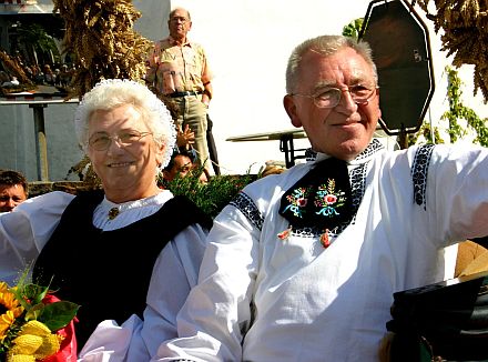 Erntepaar 2004 in Drabenderhhe: Anna und Martin Schemmel. Foto: Gnther Melzer