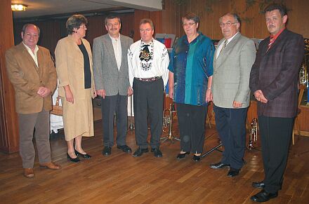 Neu gewhlter Vorstand der Kreisgruppe Landshut mit Wahlleiter Karl Christian Schuller (2. von rechts).