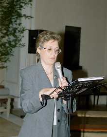 Irmgard Sedler hlt den Festvortrag in der St.-Pauls-Kirche zu Dinkelsbhl. Foto: Josef Balazs