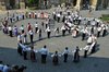 Gemeinsames Tanzen auf dem Huet-Platz