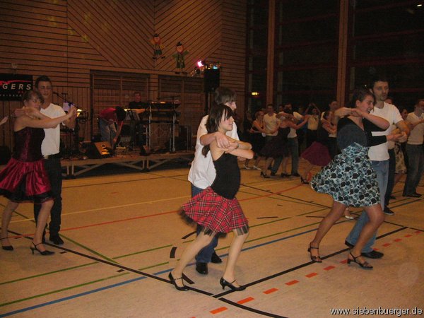 Tanzen beim Faschingsball in Mittelbiberach