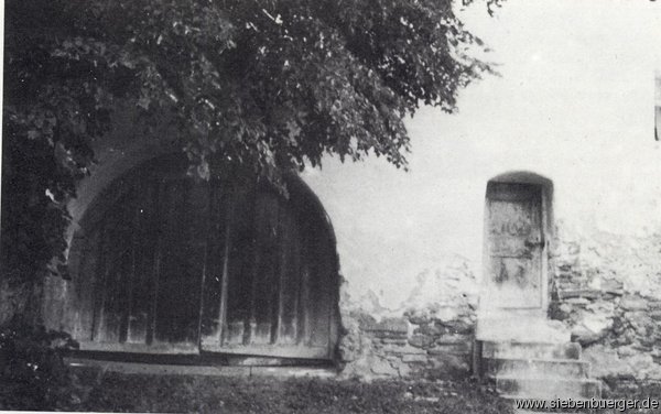 Das Haupttor zur Kirchenburg von Felldorf