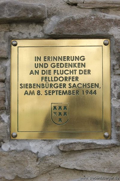 Gedenktafel im Felldorfer Burghof